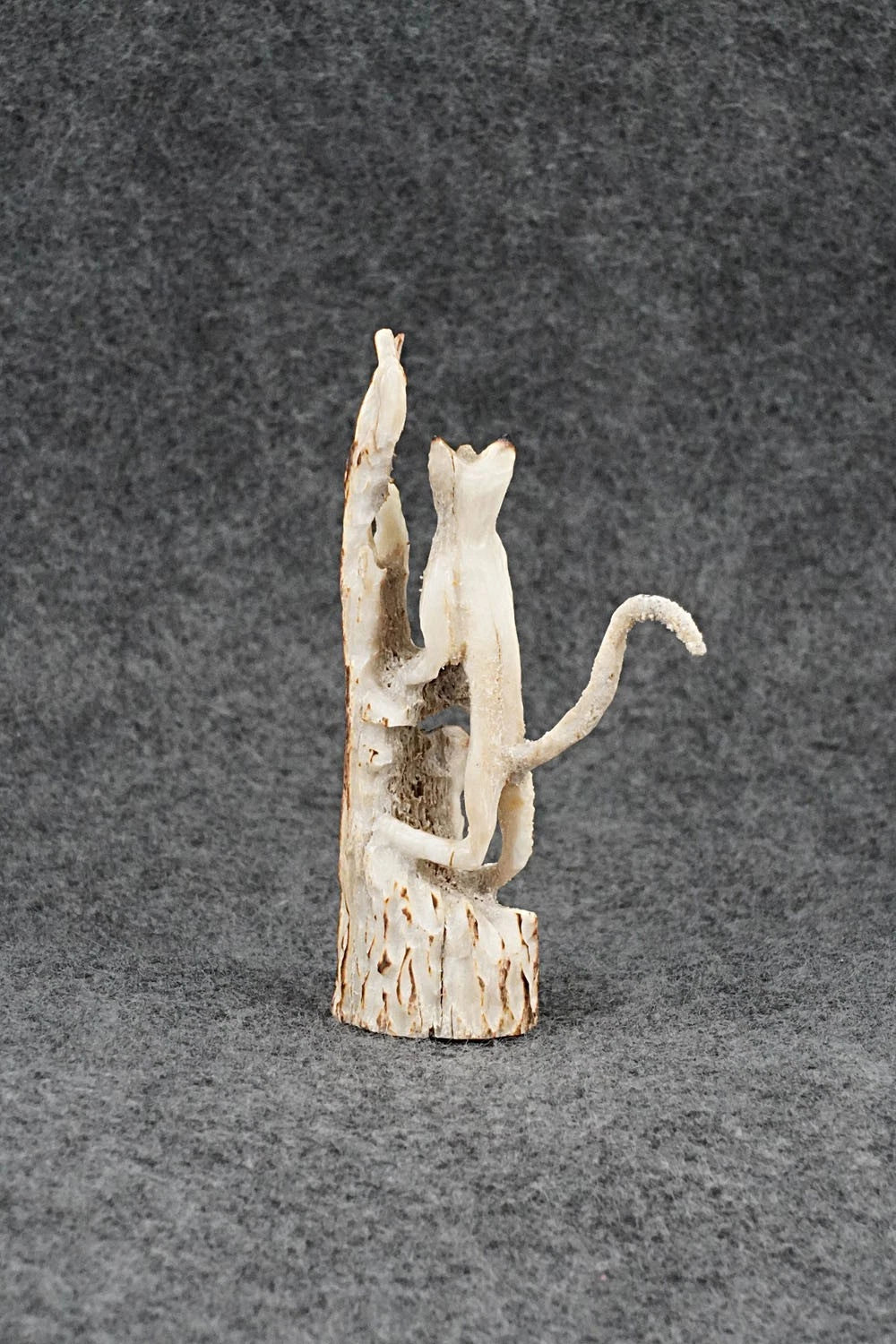 Mountain Lion Zuni Fetish Carving - Ruben Najera
