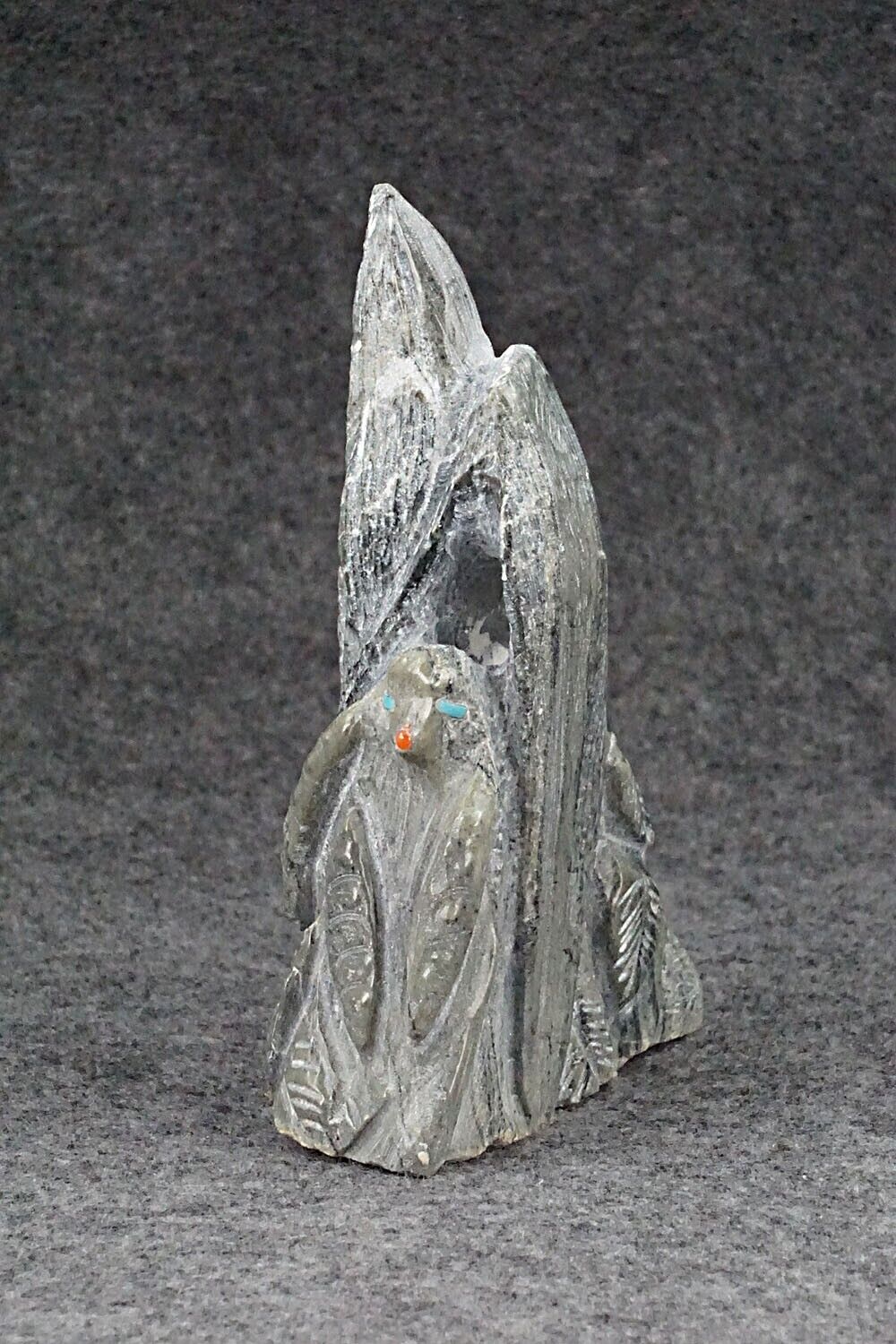 Corn Maiden Zuni Fetish Carving - Derrick Kaamasee