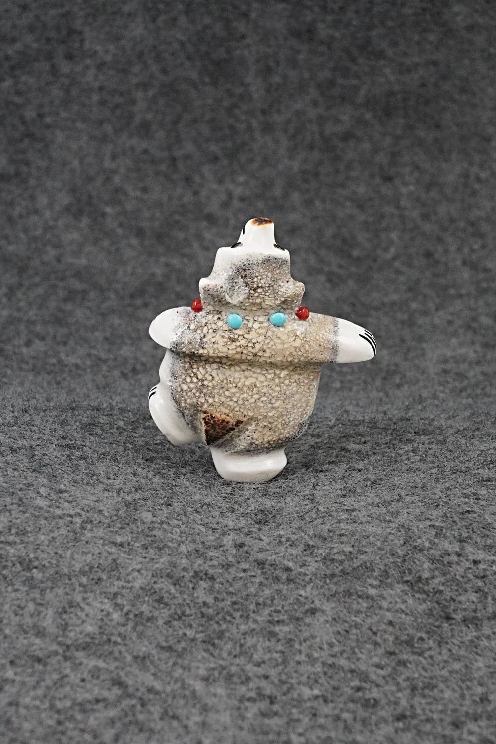 Bear Zuni Fetish Carving - Claudia Peina