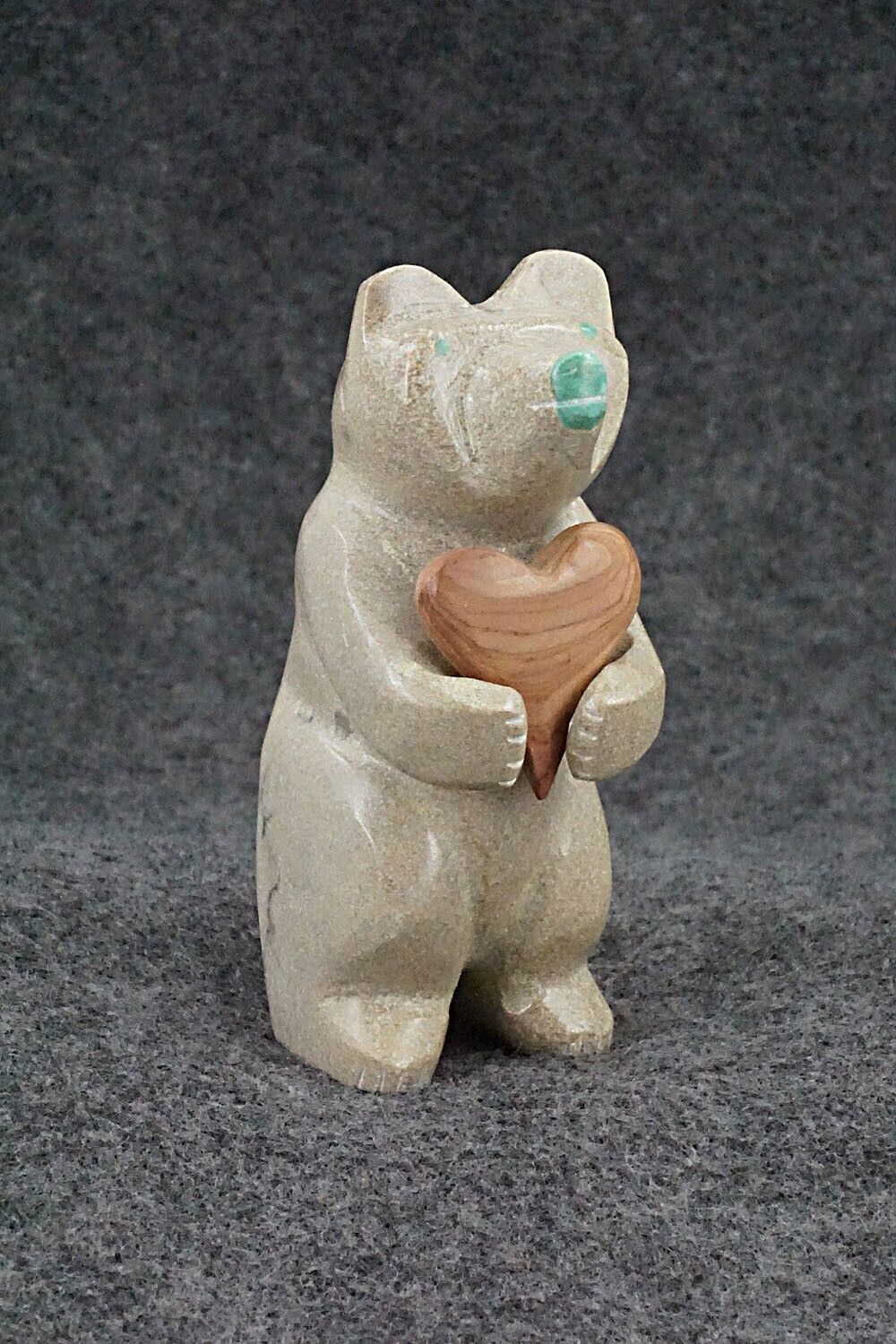 Bear with Heart Zuni Fetish Carving - Enrike Leekya