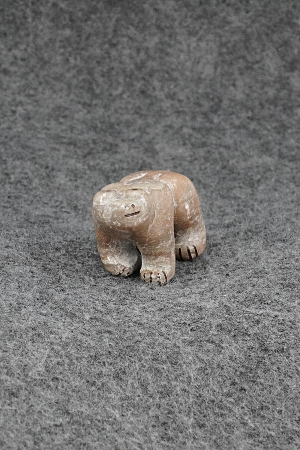 Bear Zuni Fetish Carving - Rick Kallestewa