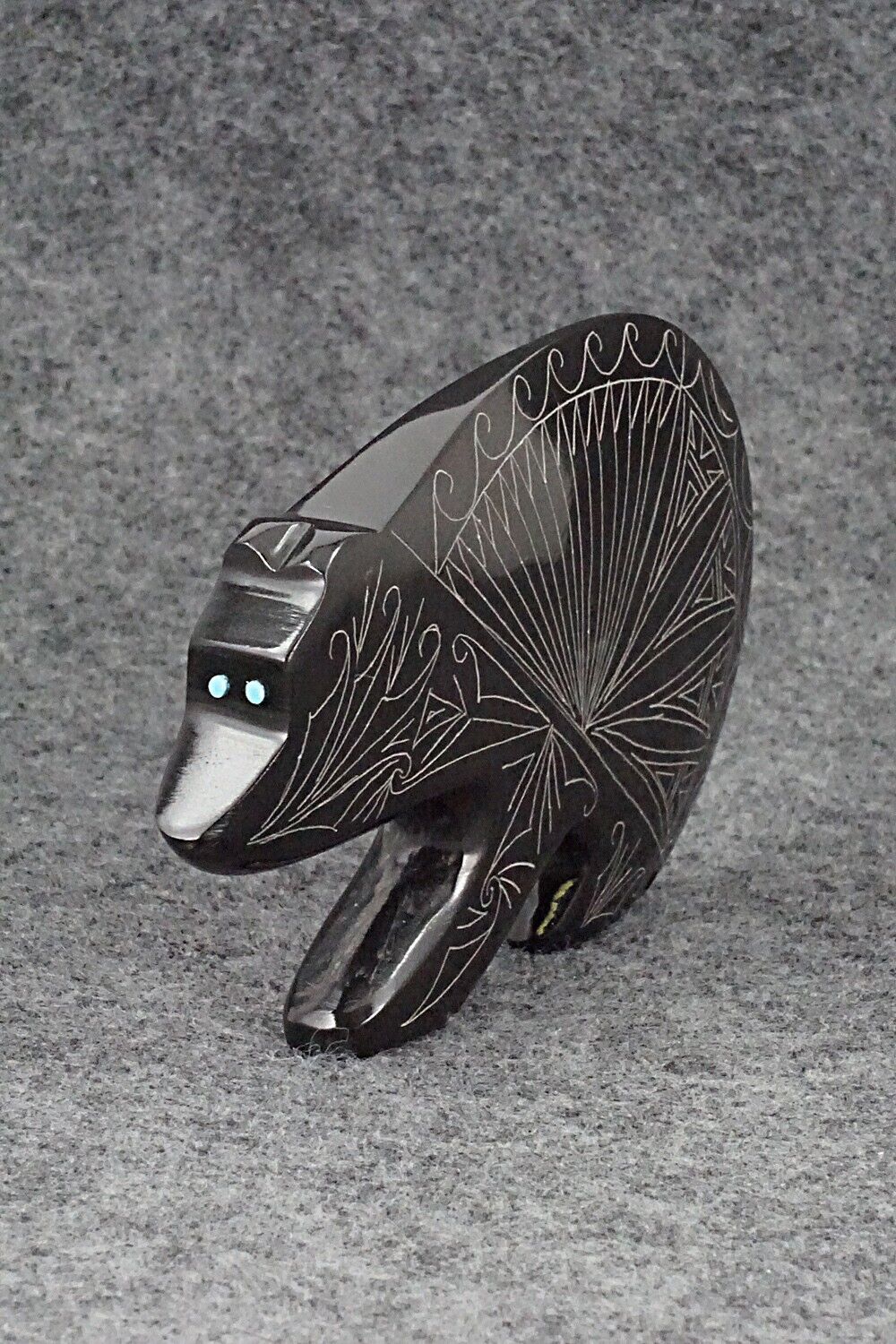 Bear Zuni Fetish Carving - Jonathan Natewa