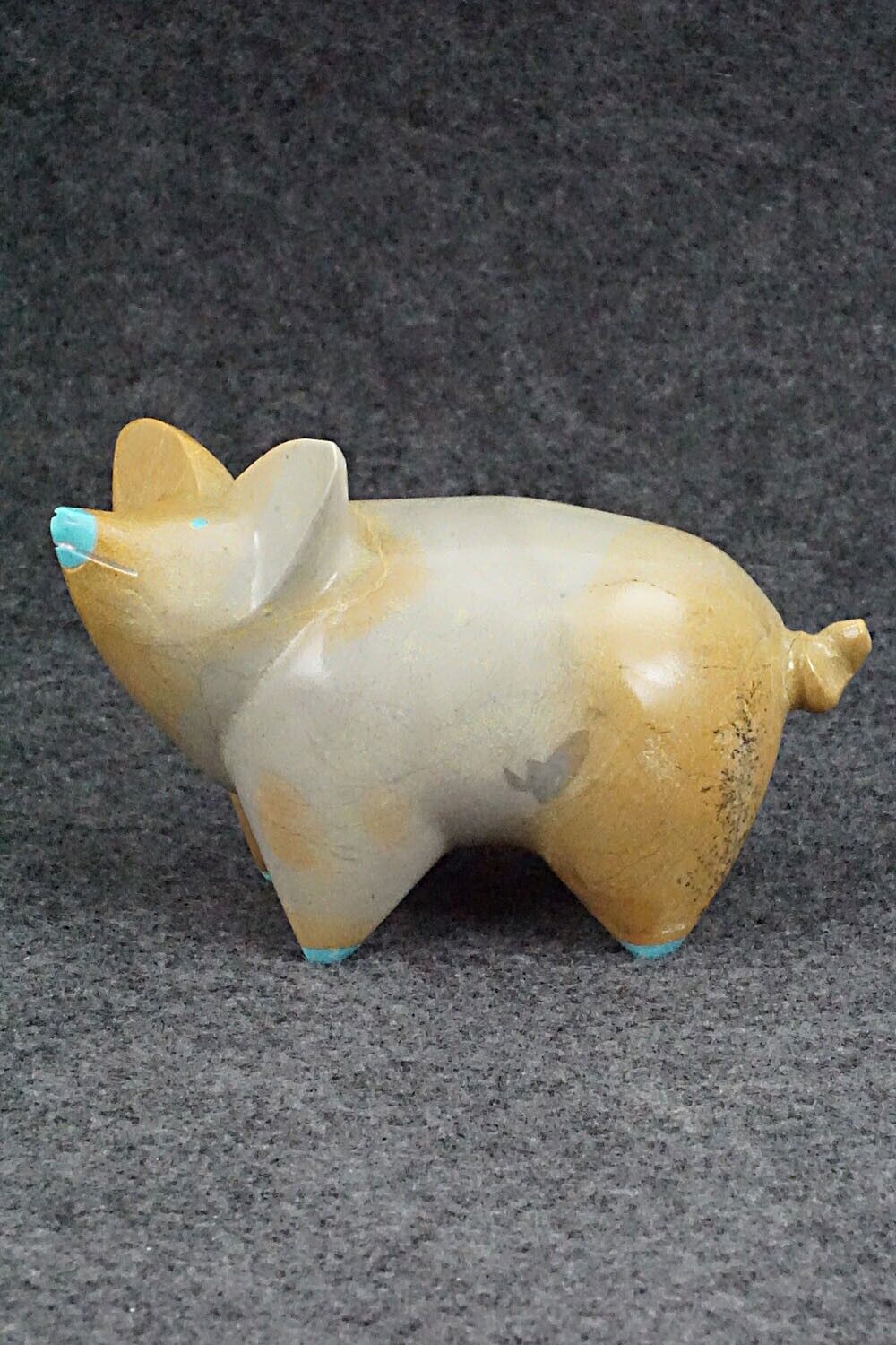 Pig with Curly Tail Zuni Fetish Carving - Enrike Leekya