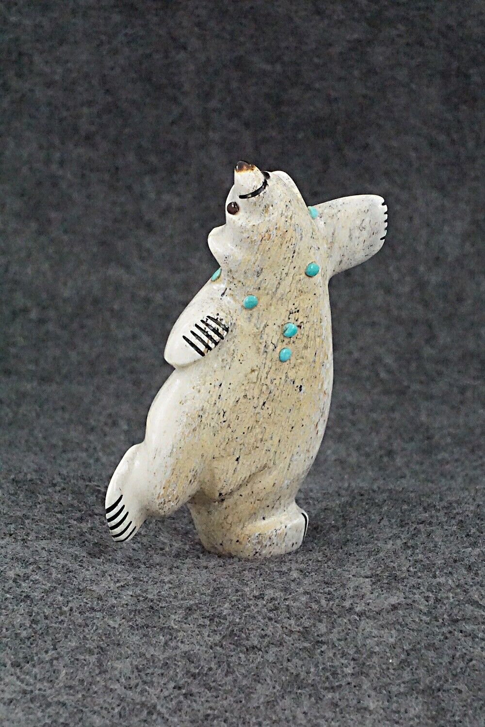 Bear Zuni Fetish Carving - Claudia Peina