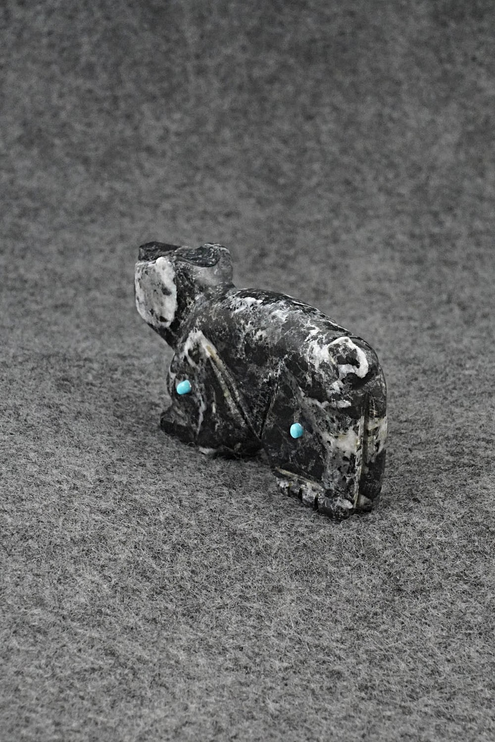 Bear Zuni Fetish Carving - Alexander Chavez