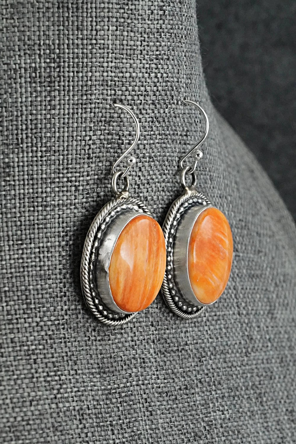 Spiny Oyster & Sterling Silver Necklace and Earrings Set - Paul Livingston