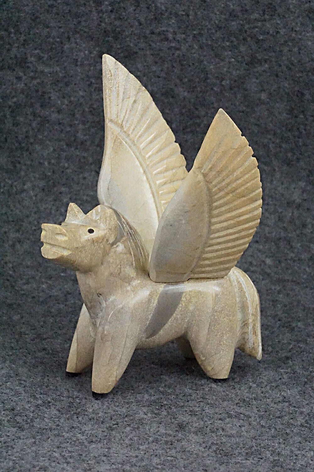 Pegasus Horse Zuni Fetish Carving - Enrike Leekya