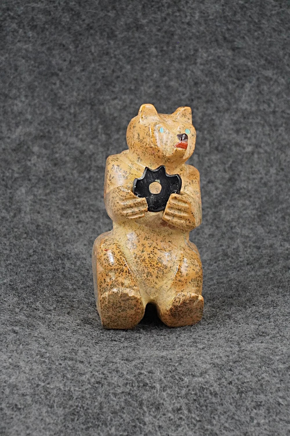 Bear Zuni Fetish Carving - Freddie Leekya