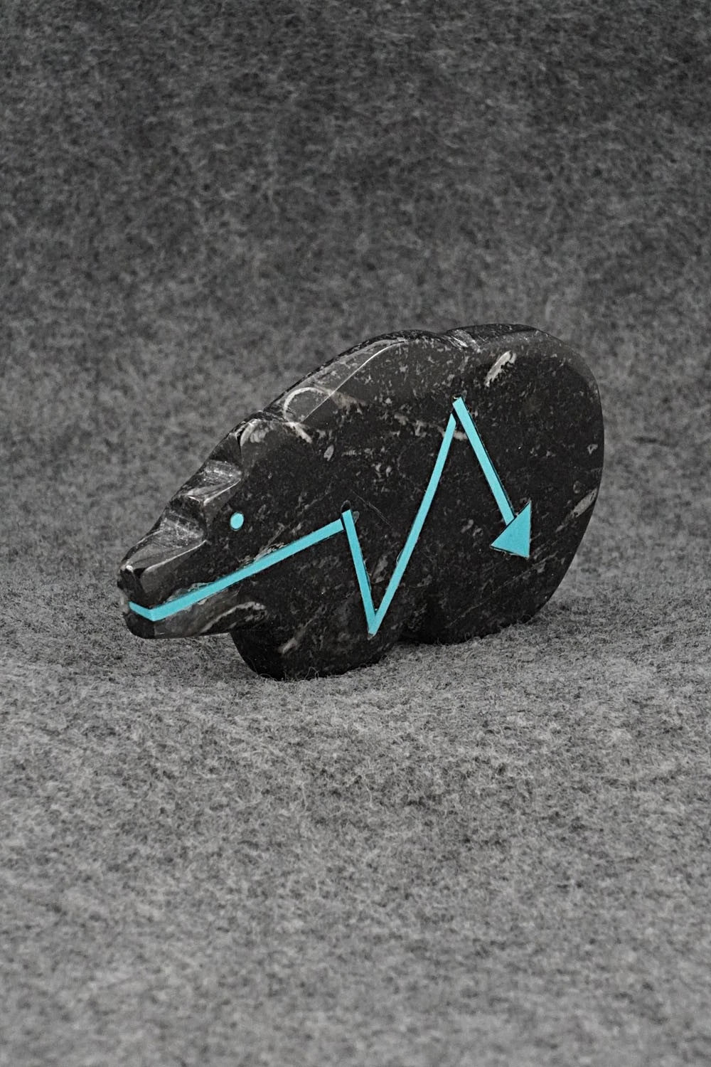 Bear Zuni Fetish Carving - Bernard Laiwakete
