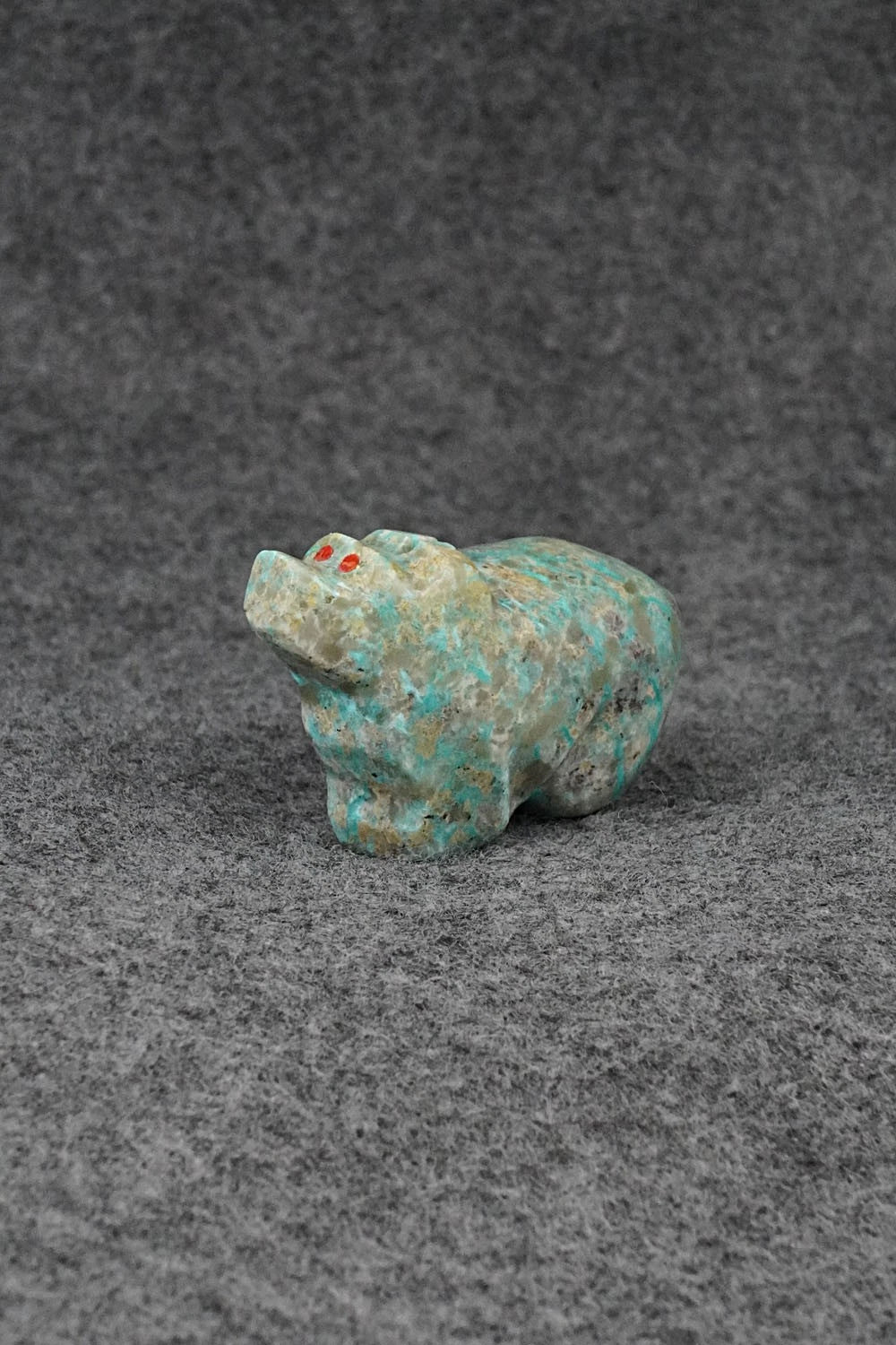 Bear Zuni Fetish Carving - Bernard Laiwekete