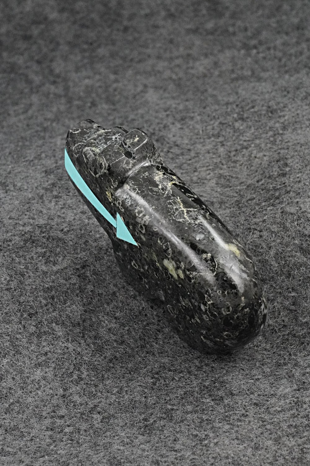 Bear Zuni Fetish Carving - Bernard Laiwakete