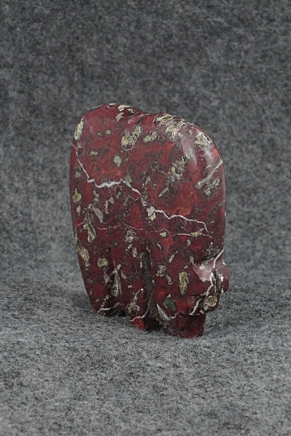 Bear Zuni Fetish Carving - Bernard Laiwakete