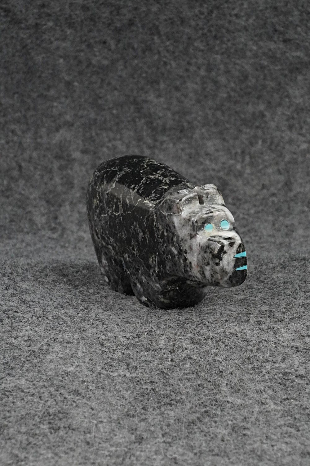 Bear Zuni Fetish Carving - Bernard Laiwakete