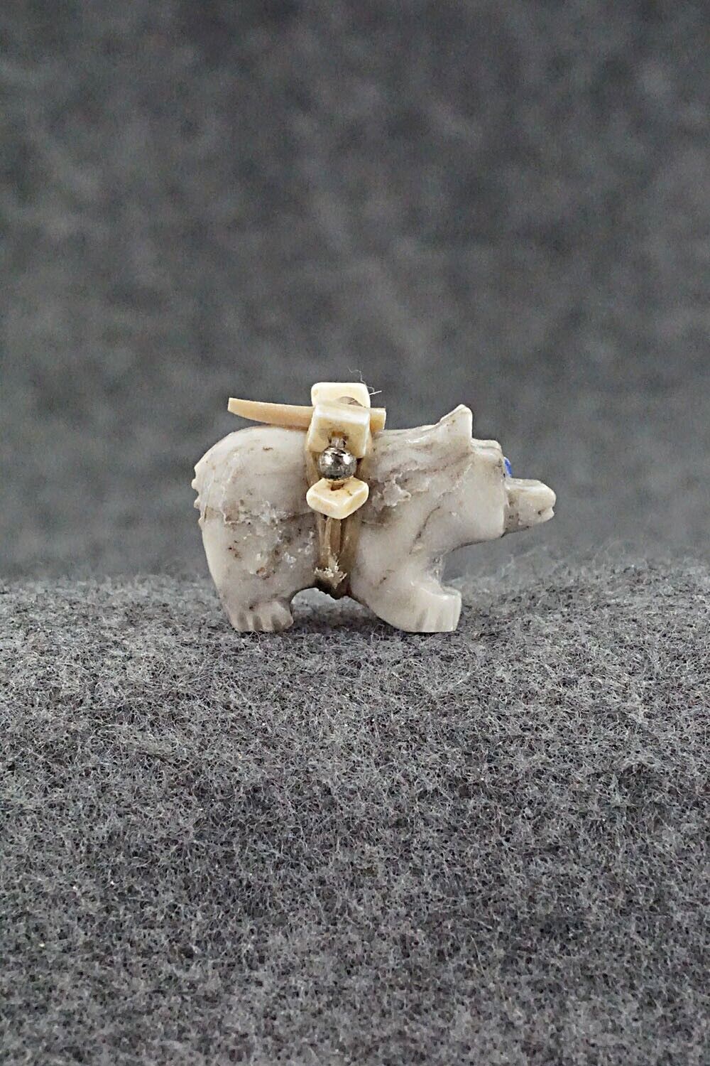 Bear Zuni Fetish Carving - Vander Tsethlikai
