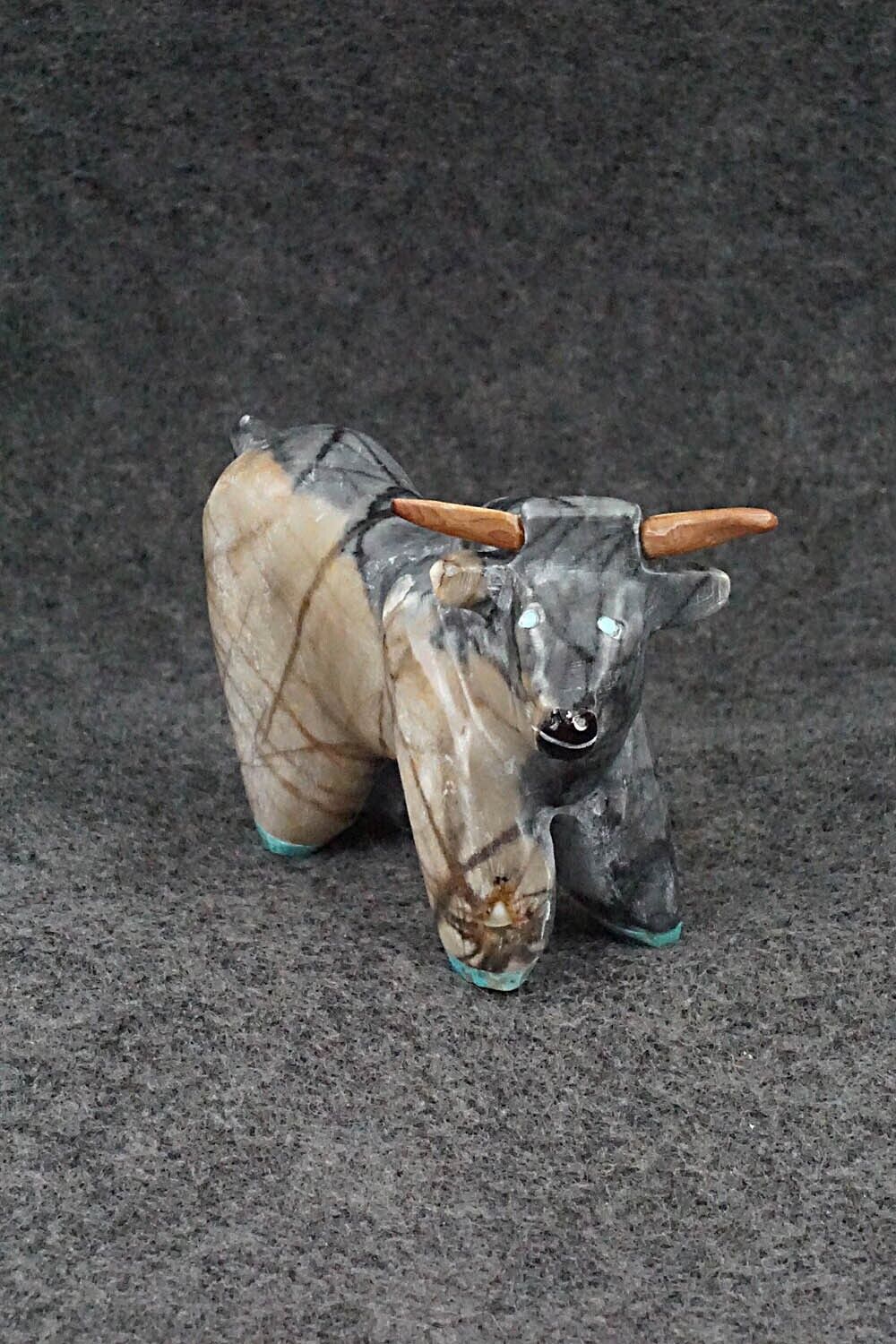 Bull Zuni Fetish Carving - Freddie Leekya