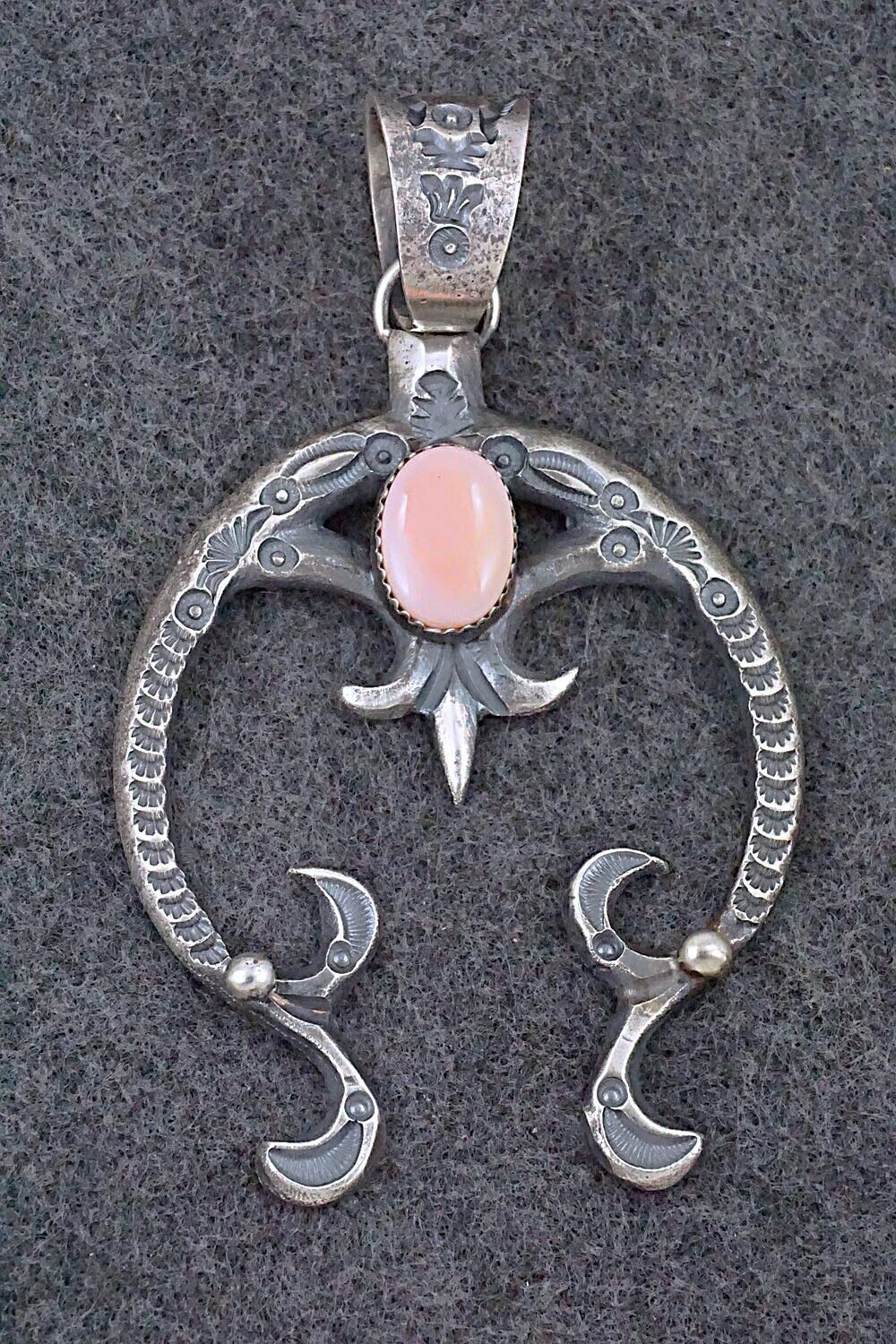 Pink Conch Shell & Sterling Silver Pendant - Eva & Linberg Billah