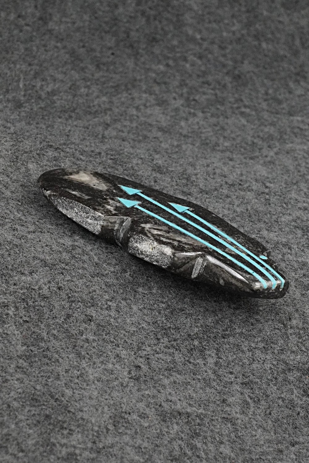 Bear Zuni Fetish Carving - Bernard Laiwekete