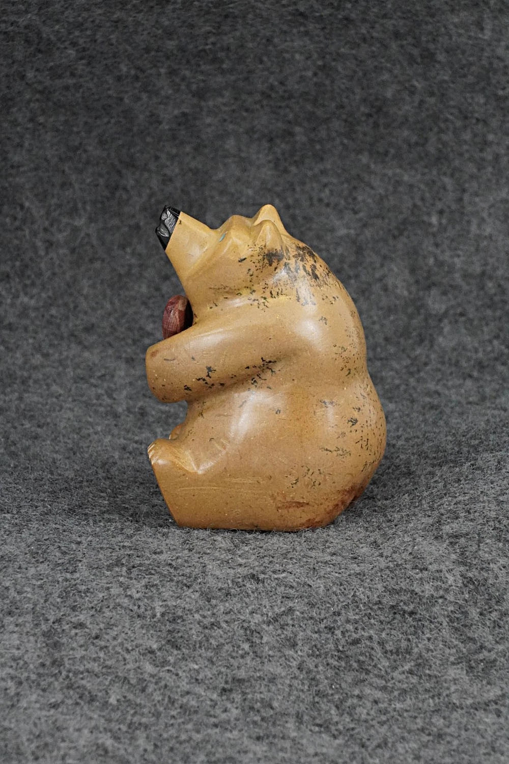 Bear Zuni Fetish Carving - Enrike Leekya