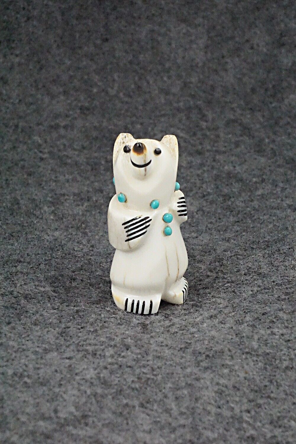 Bear Zuni Fetish Carving - Claudia Peina