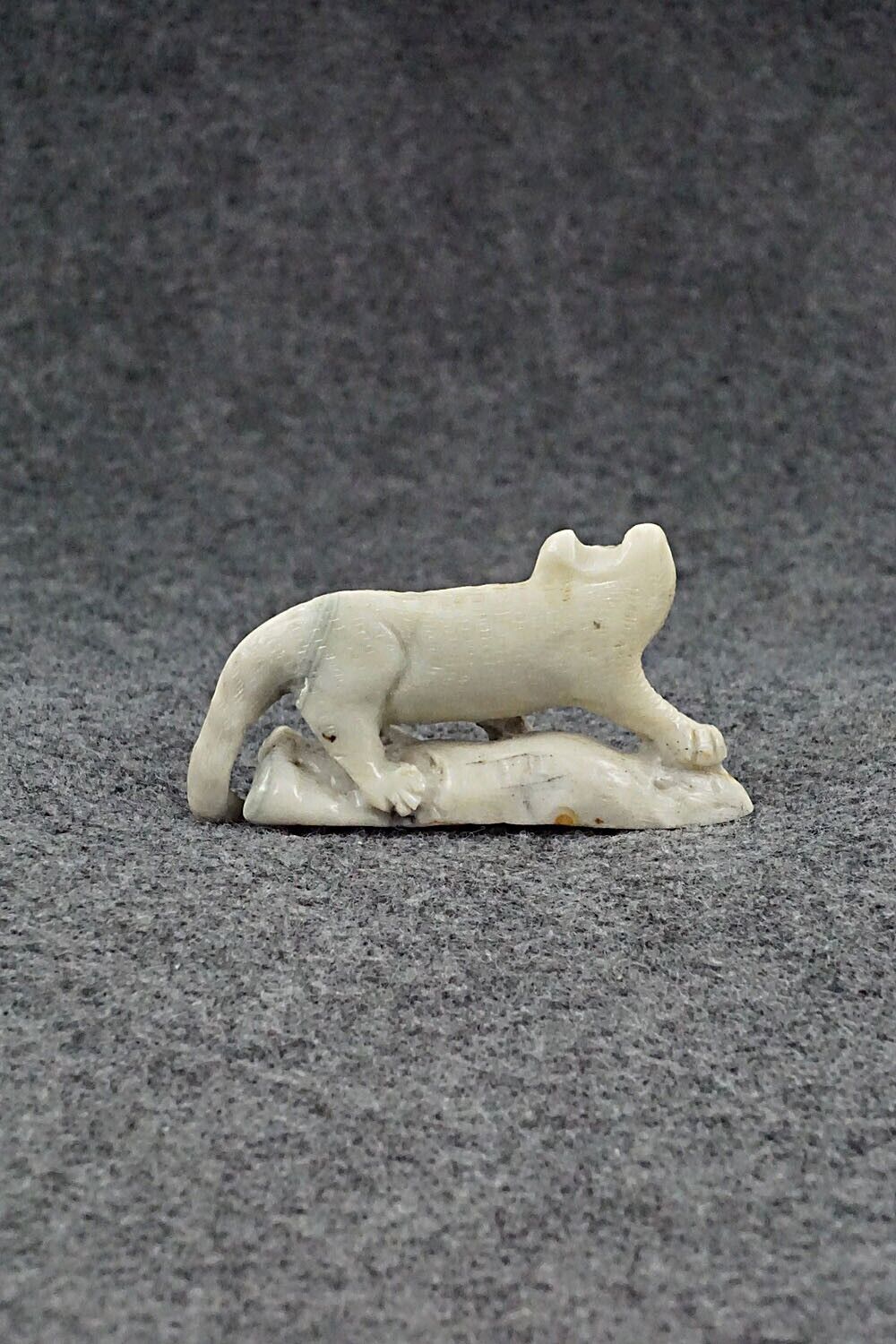 Mountain Lion Zuni Fetish Carving - David Cheama