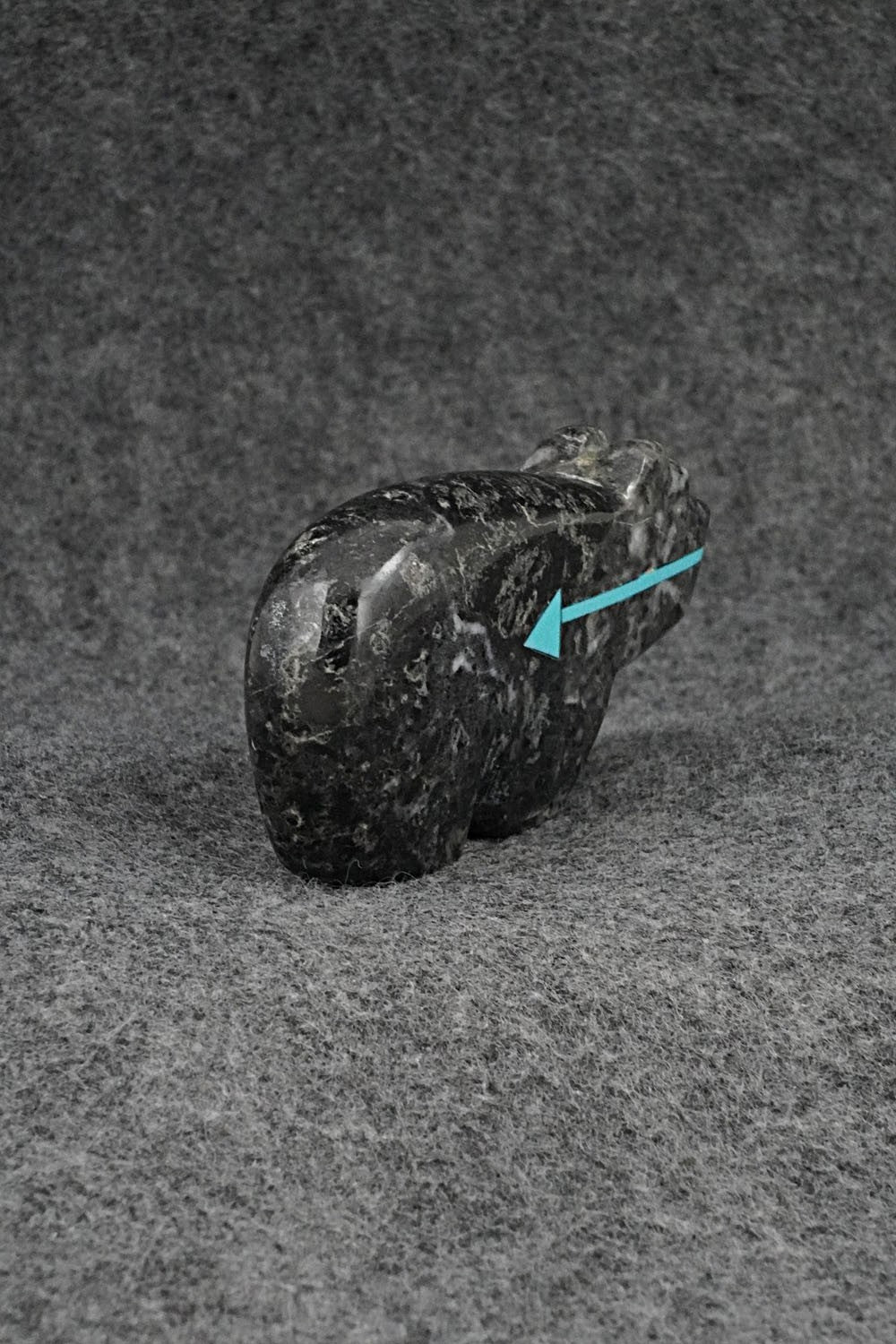 Bear Zuni Fetish Carving - Bernard Laiwakete