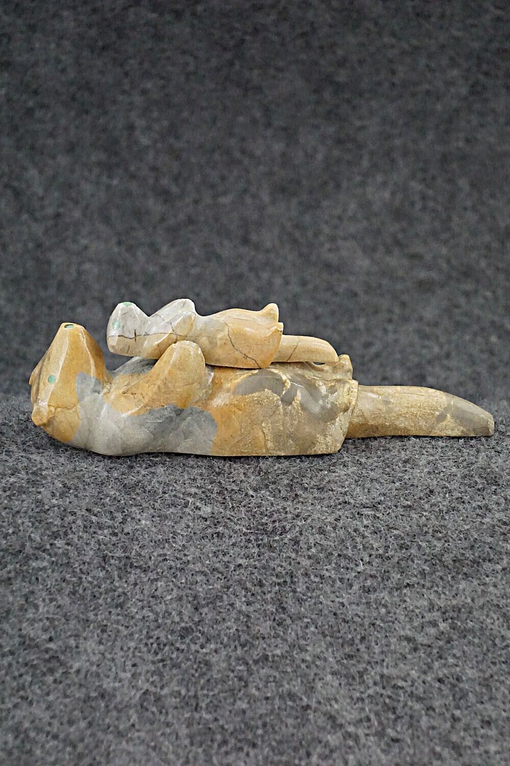Otter with Cub Zuni Fetish Carving - Enrike Leekya