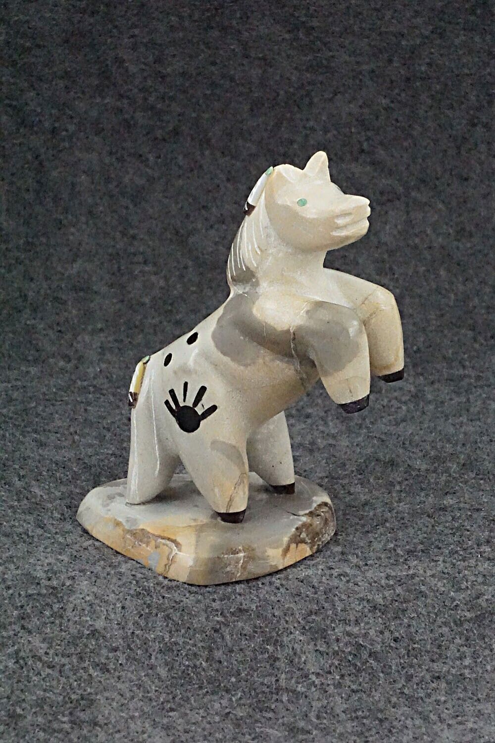 Horse Zuni Fetish Carving - Enrike Leekya