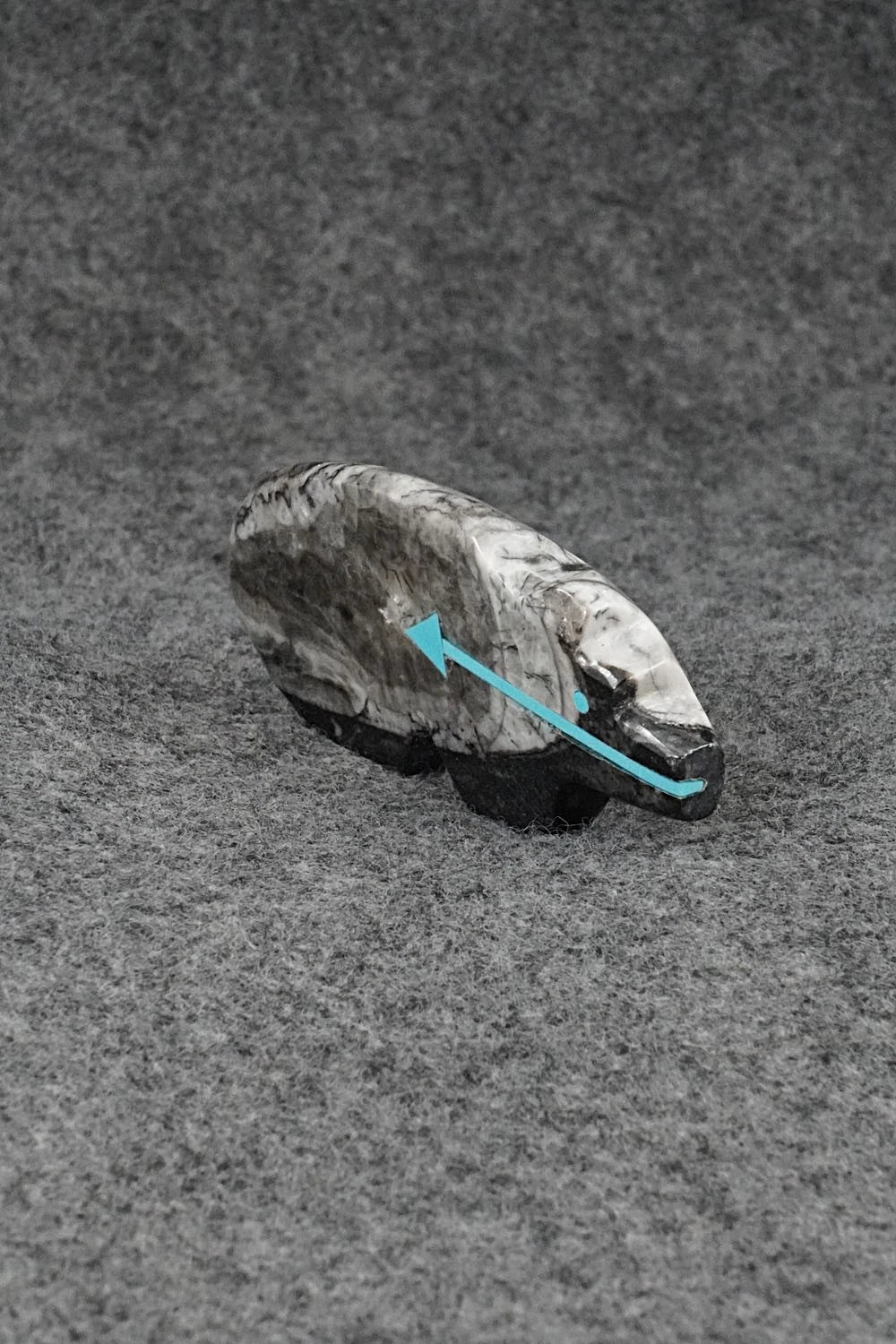 Bear Zuni Fetish Carving - Bernard Laiwakete
