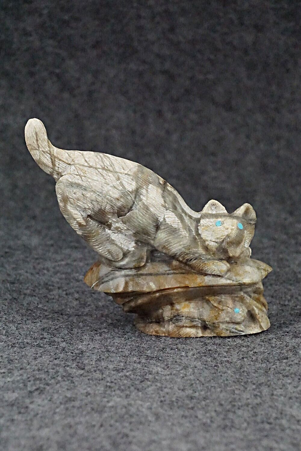 Bobcat Zuni Fetish Carving - Colin Weeka