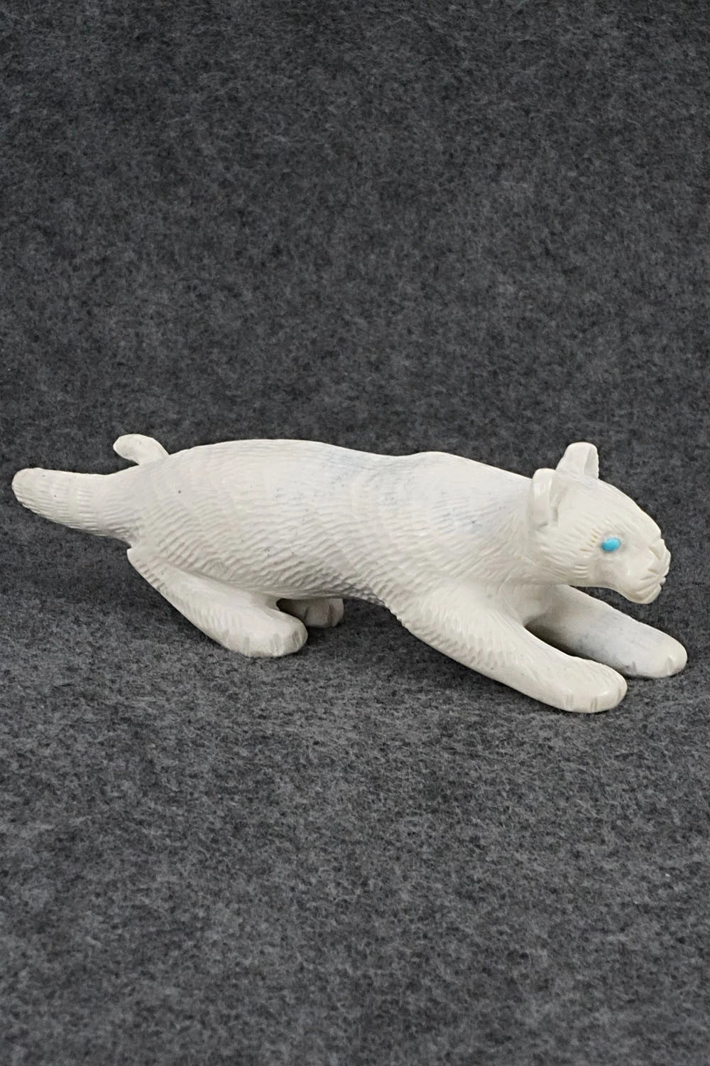 Mountain Lion Zuni Fetish Carving - Wilfred Cheama