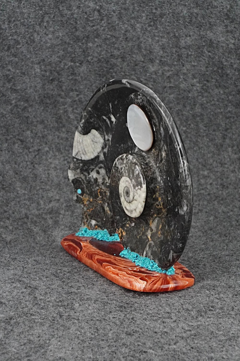 Bear Zuni Fetish Carving - Bernard Laiwekete