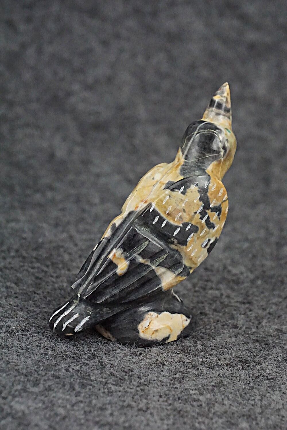 Bird Zuni Fetish Carving - Enrike Leekya