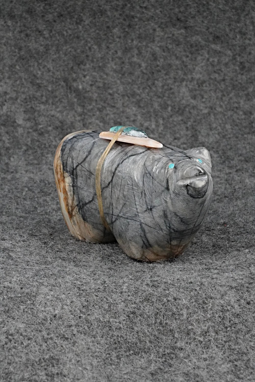 Bear Zuni Fetish Carving - Delvin Leekya