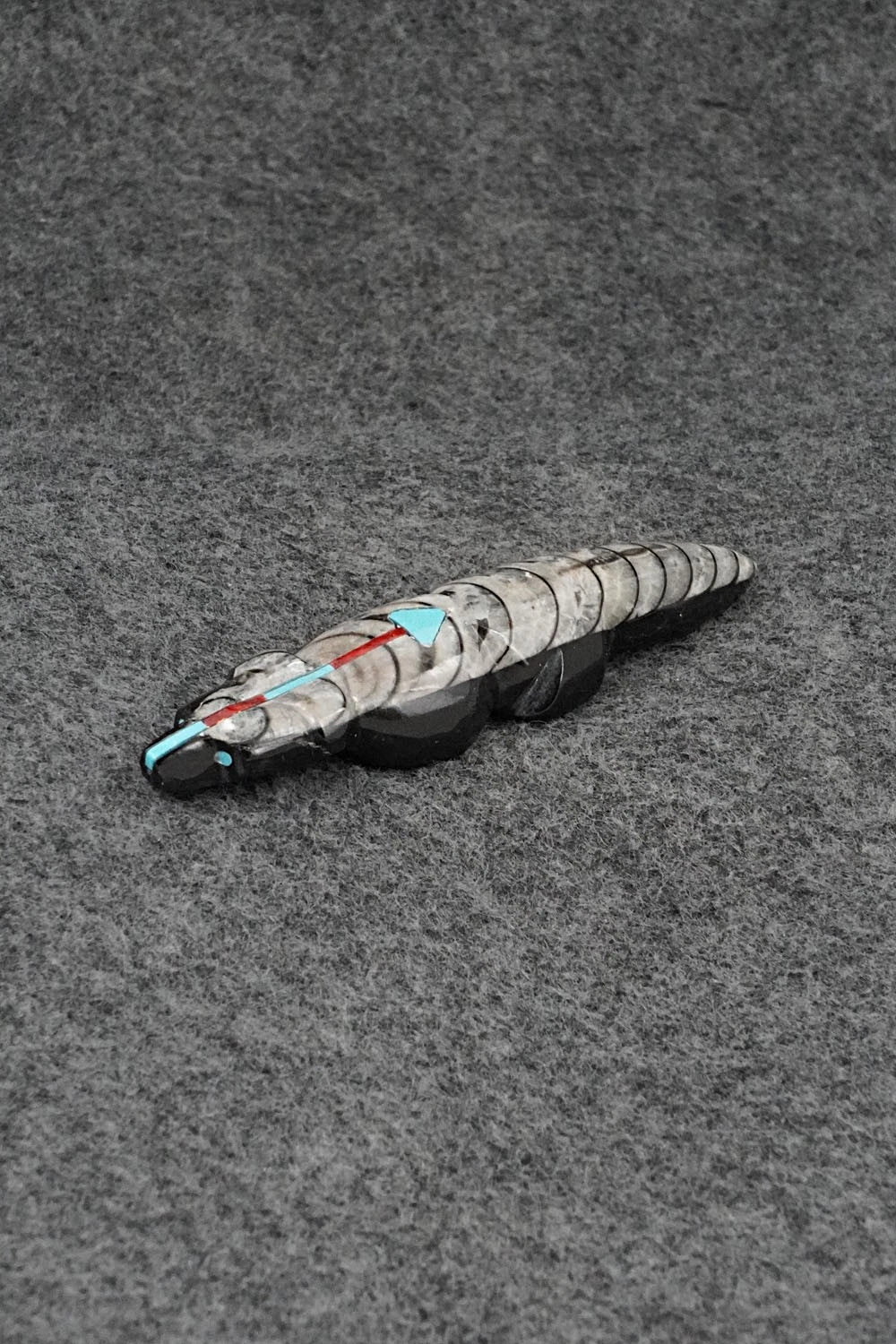 Wolf Zuni Fetish Carving - Kenric Laiwakete