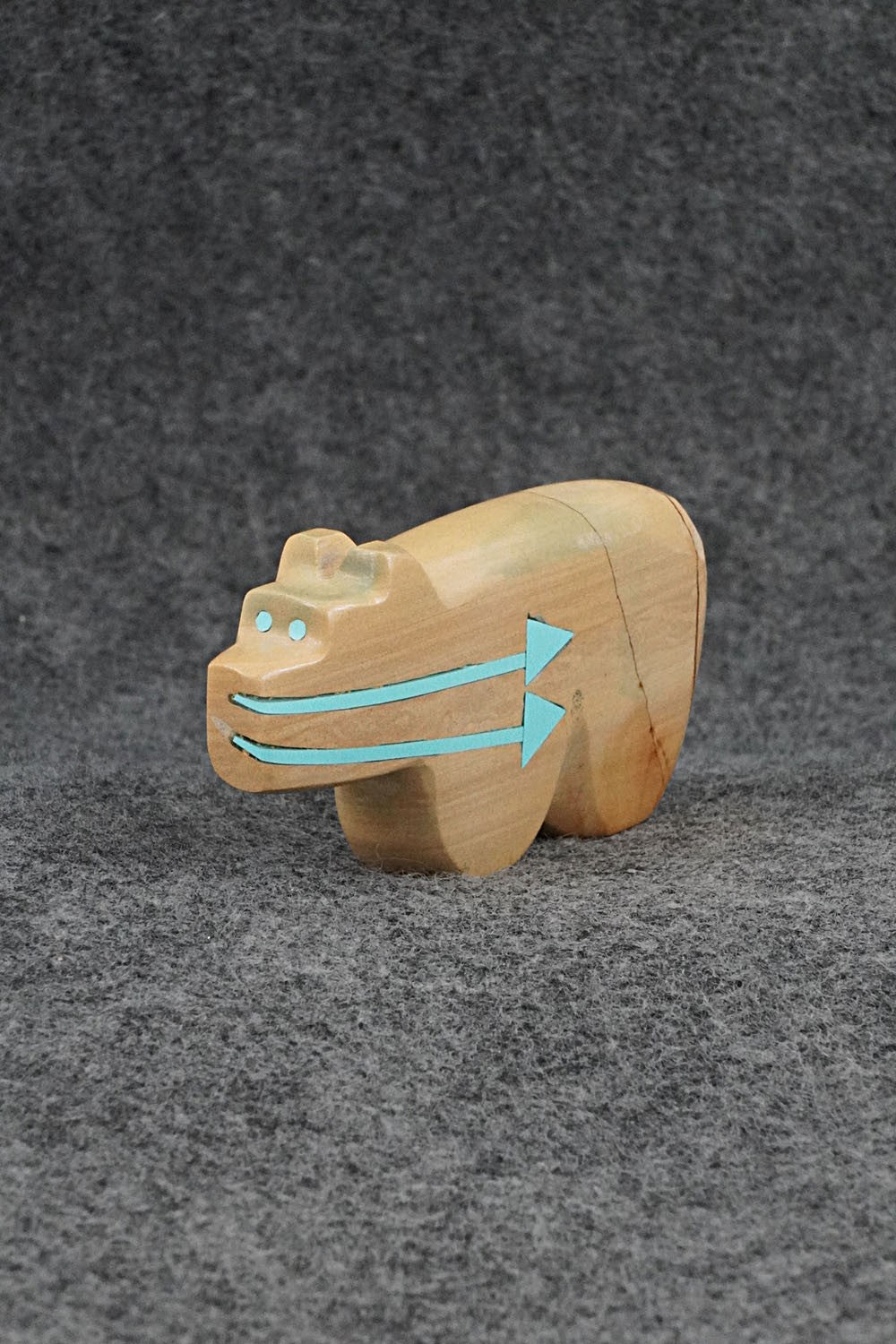 Bear Zuni Fetish Carving - Bernard Laiwakete