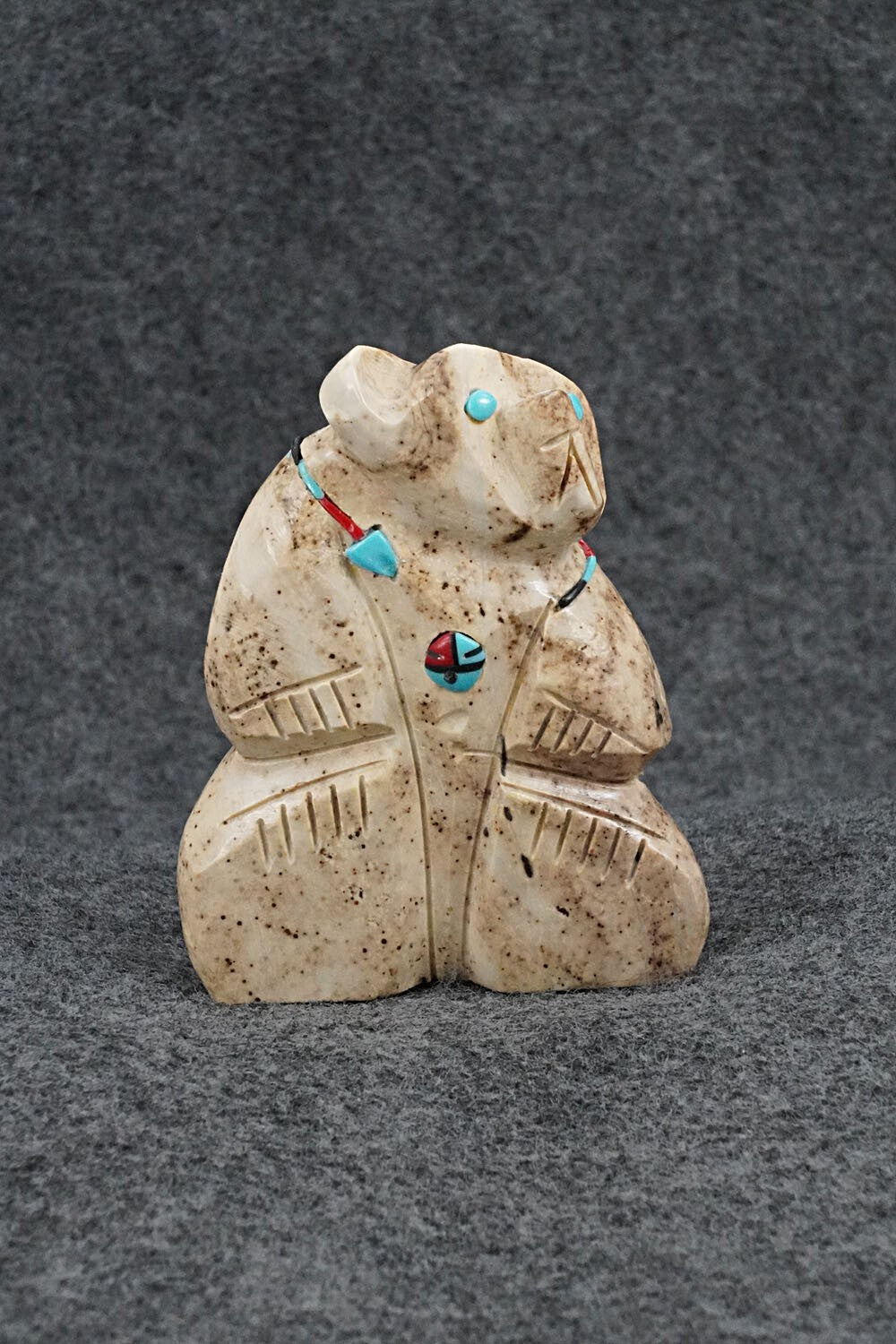 Bear Zuni Fetish Carving - Danette Laate