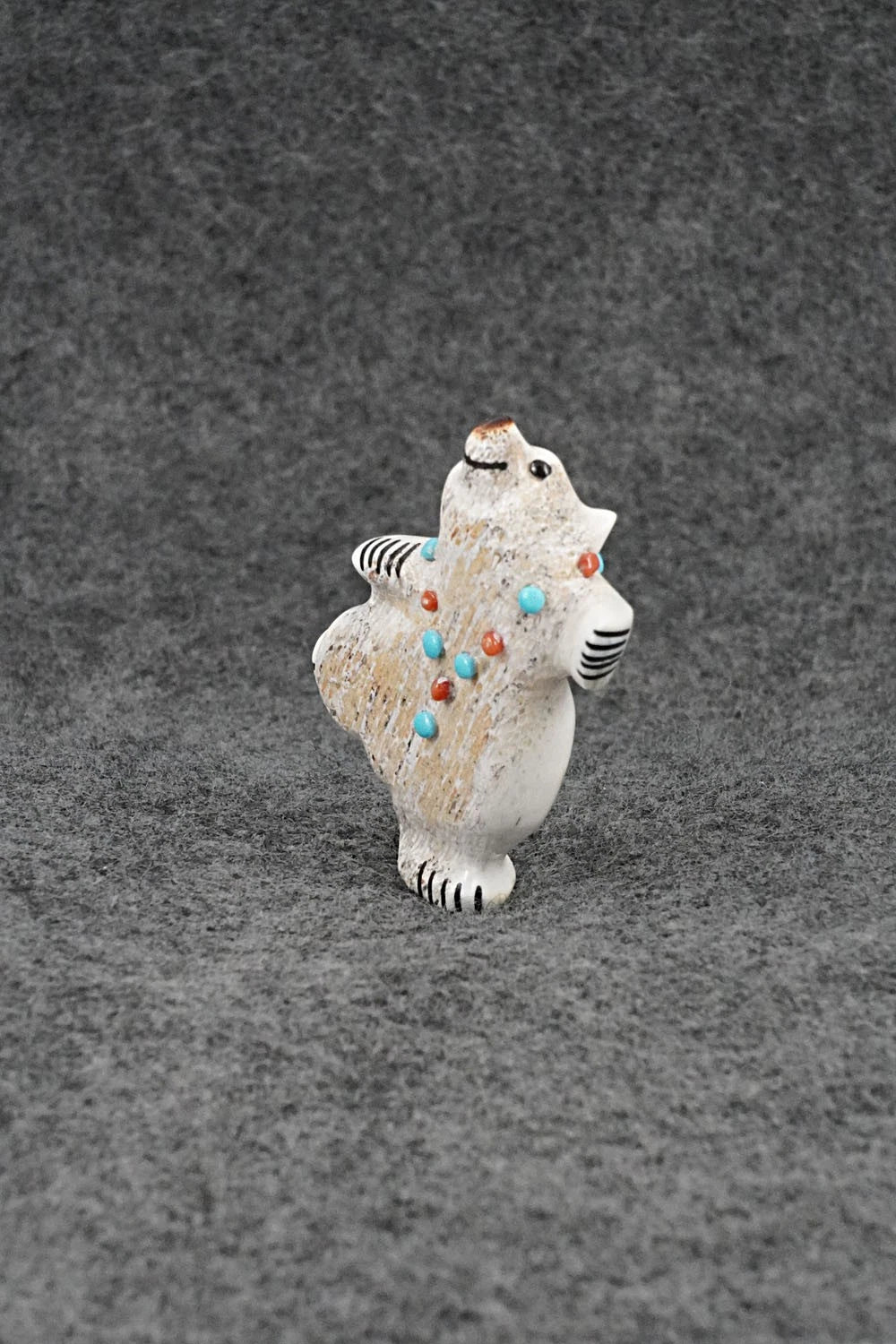 Bear Zuni Fetish Carving - Claudia Peina