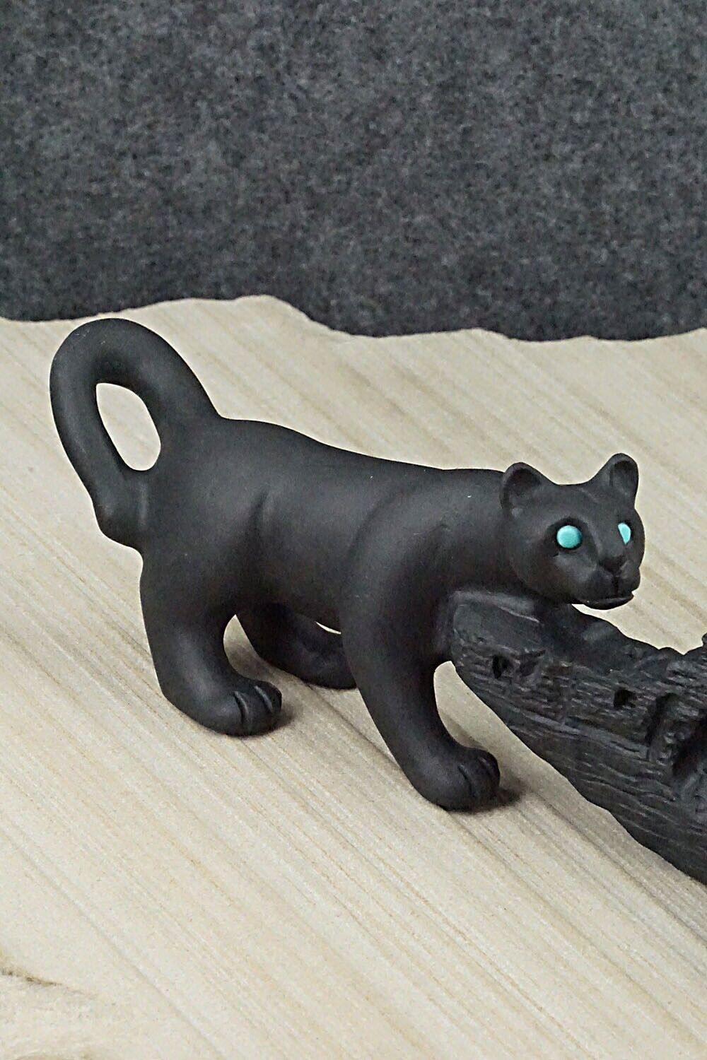 Mountain Lion Zuni Fetish Carving - Albert Eustace Sr.