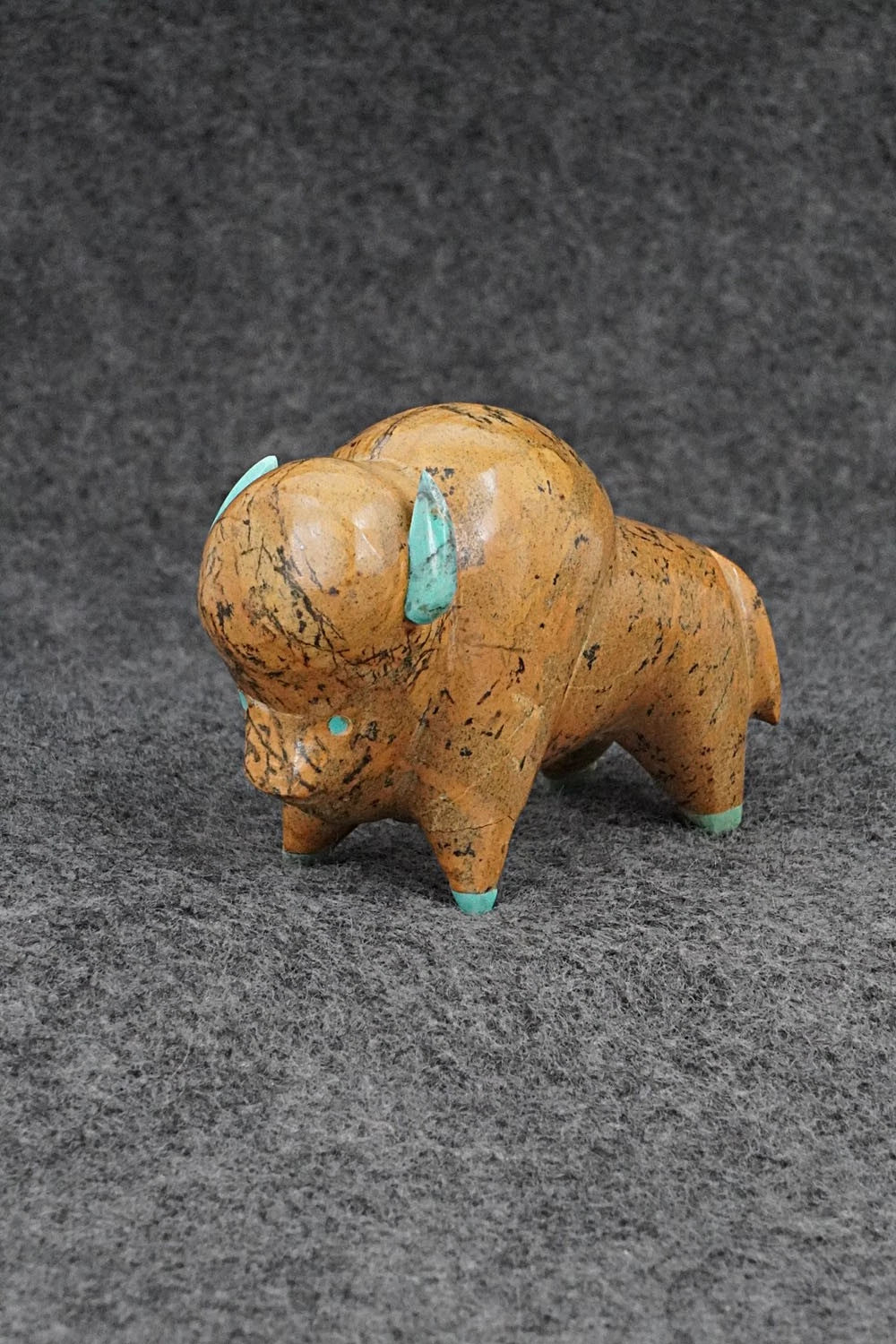 Buffalo Zuni Fetish Carving - Enrike Leekya