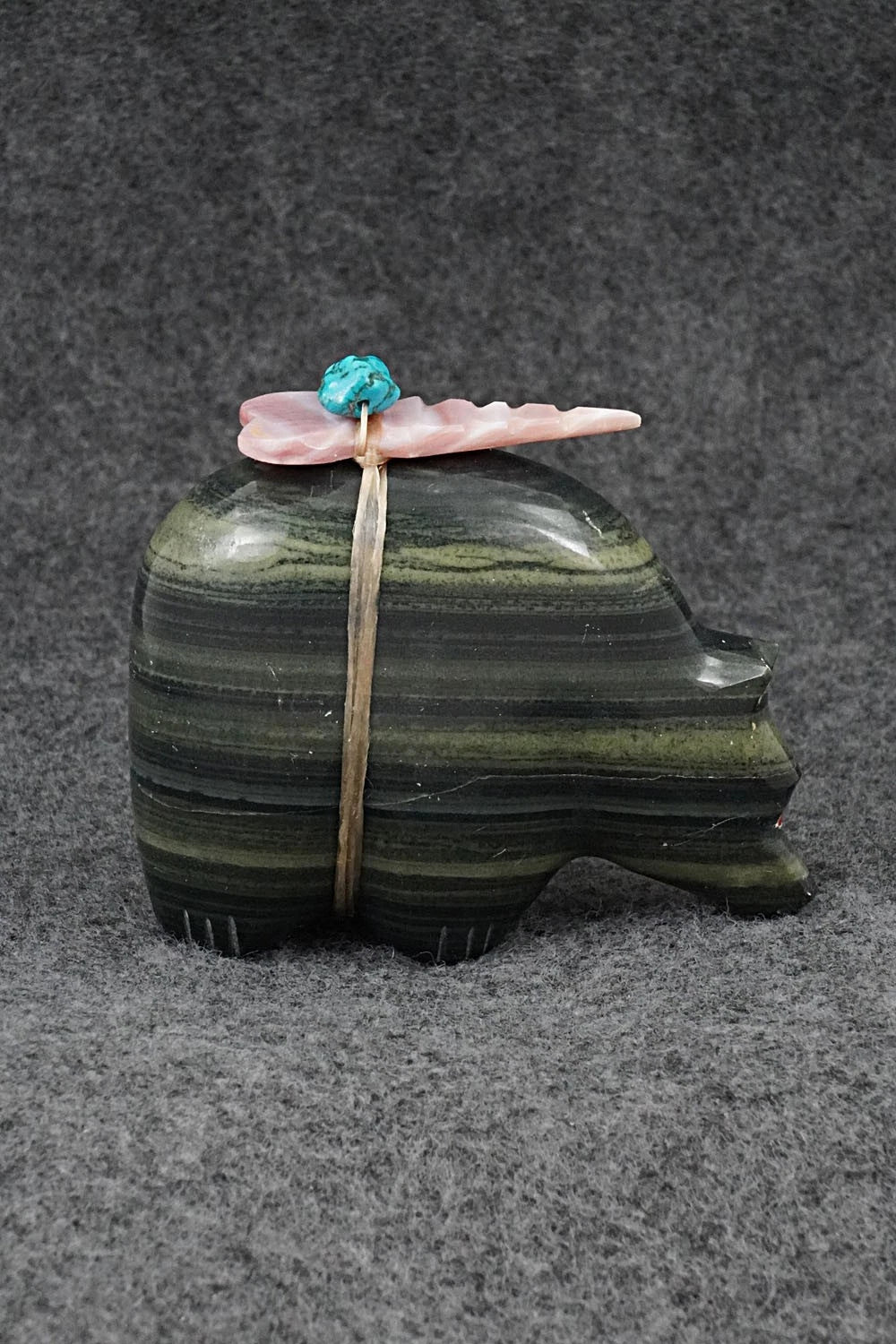 Bear Zuni Fetish Carving - Daphne Quam