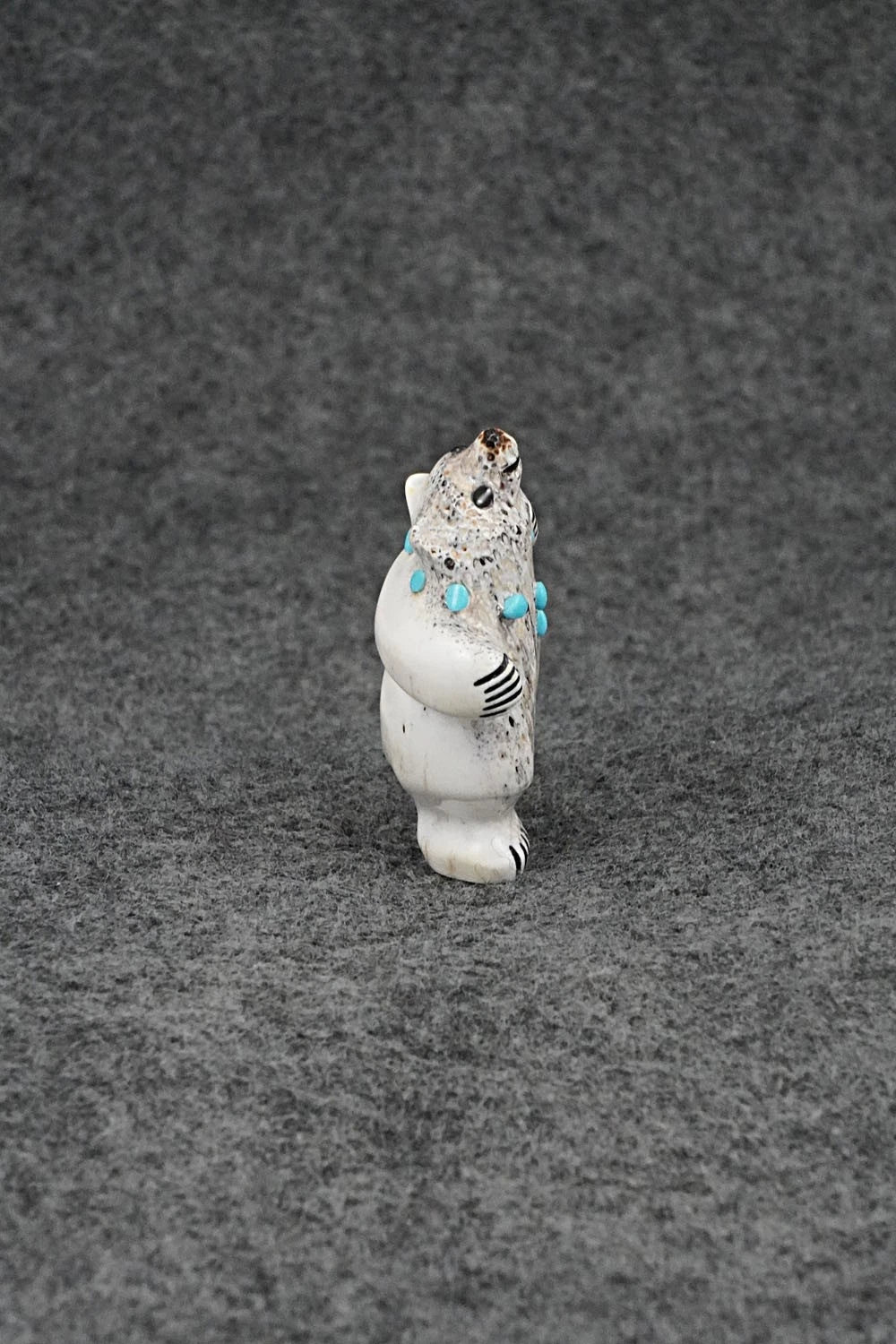 Bear Zuni Fetish Carving - Claudia Peina