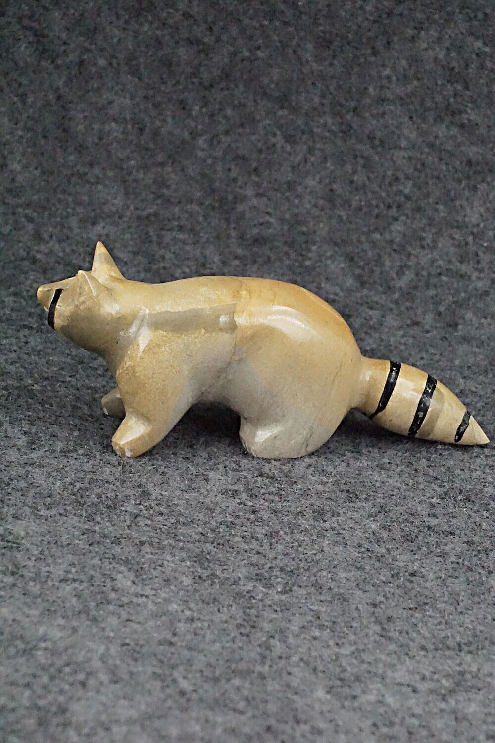 Raccoon Zuni Fetish Carving - Enrike Leekya