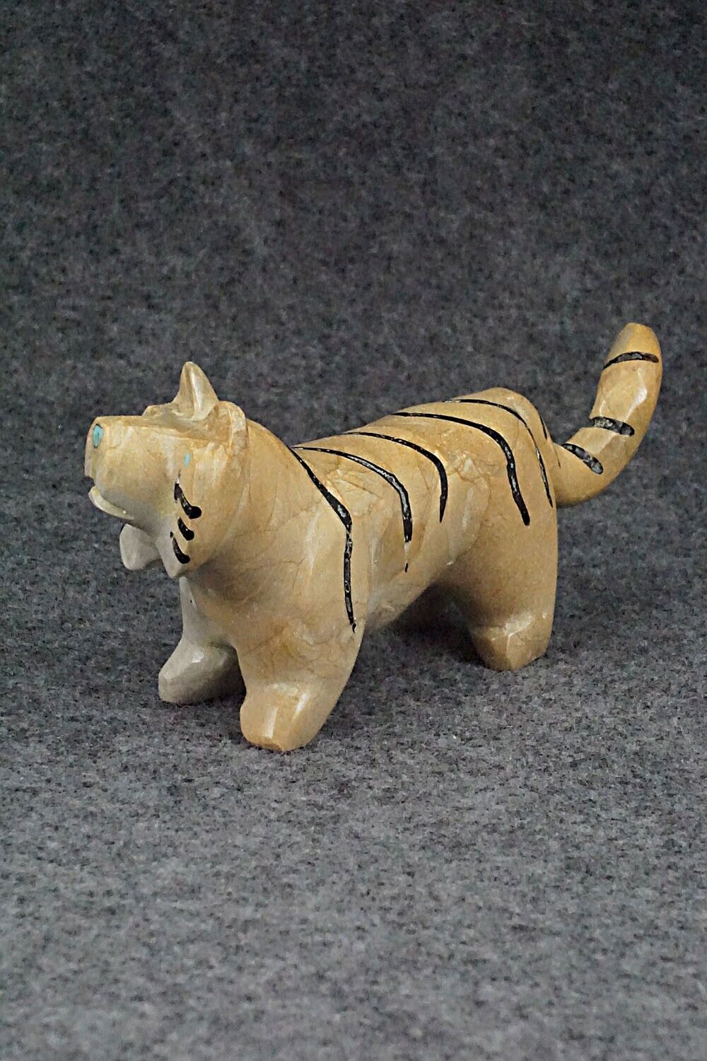 Tiger Zuni Fetish Carving - Enrike Leekya