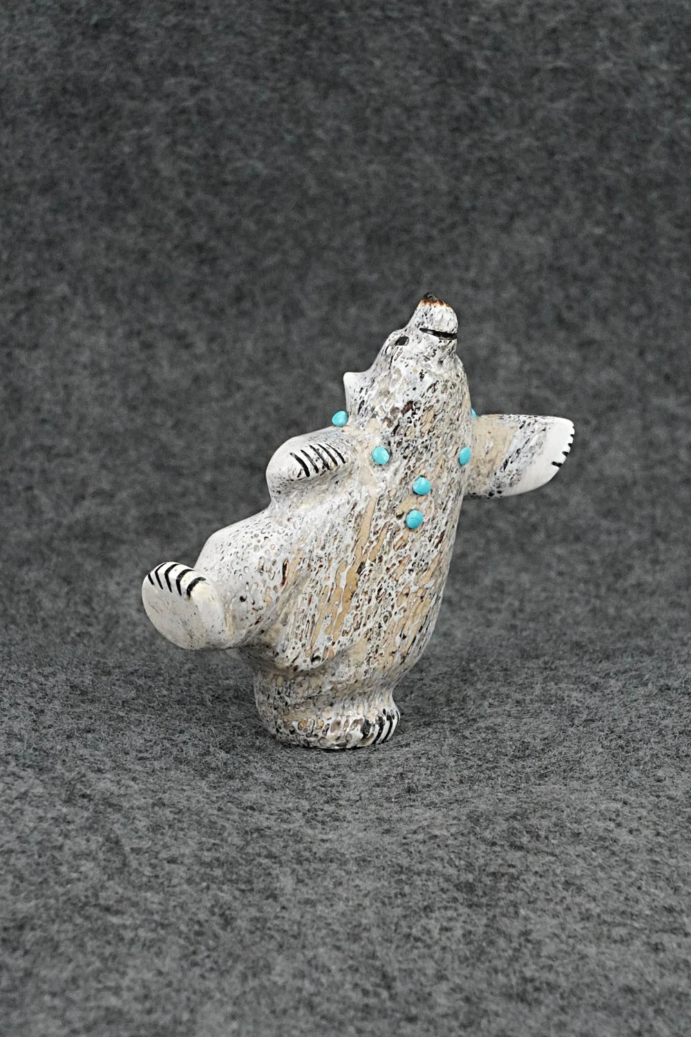 Bear Zuni Fetish Carving - Claudia Peina
