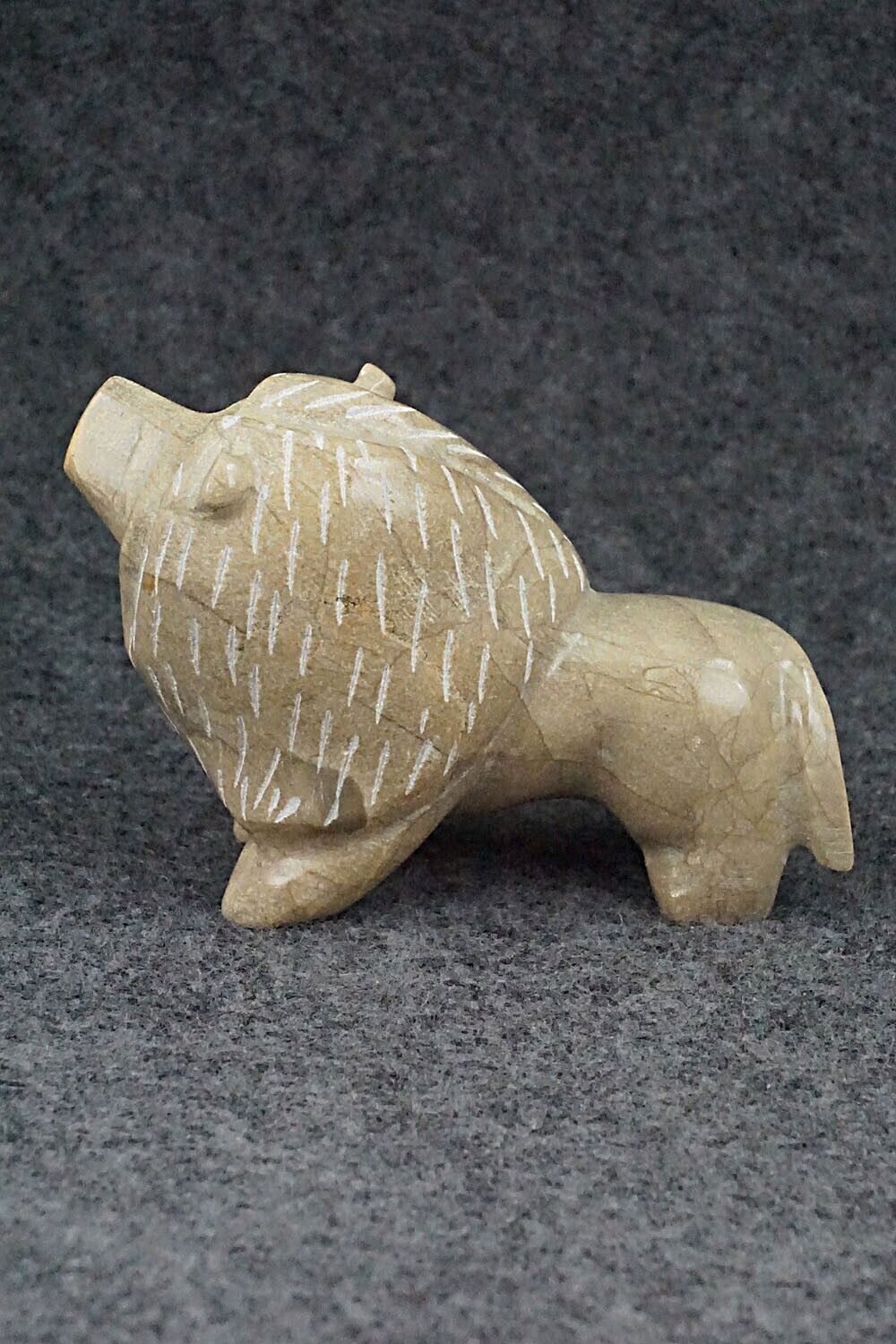 Lion Zuni Fetish Carving - Enrike Leekya