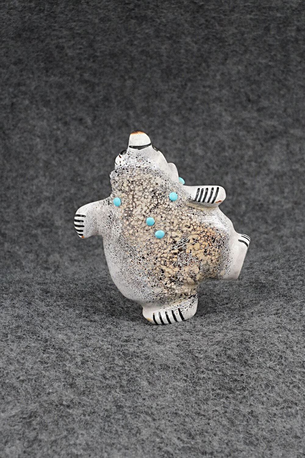 Bear Zuni Fetish Carving - Claudia Peina