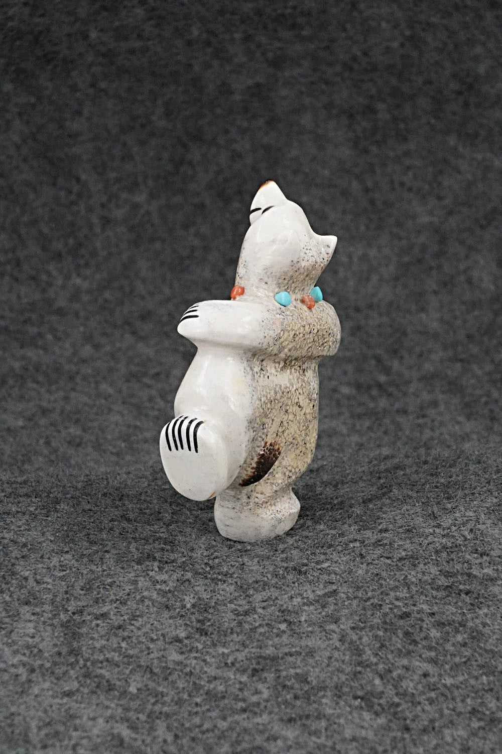 Bear Zuni Fetish Carving - Claudia Peina