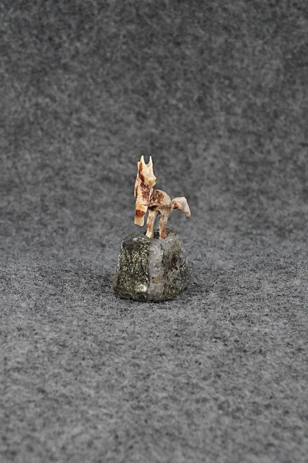 Horse Zuni Fetish Carving - Ruben Najera