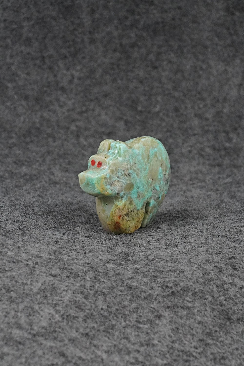 Bear Zuni Fetish Carving - Bernard Laiwekete