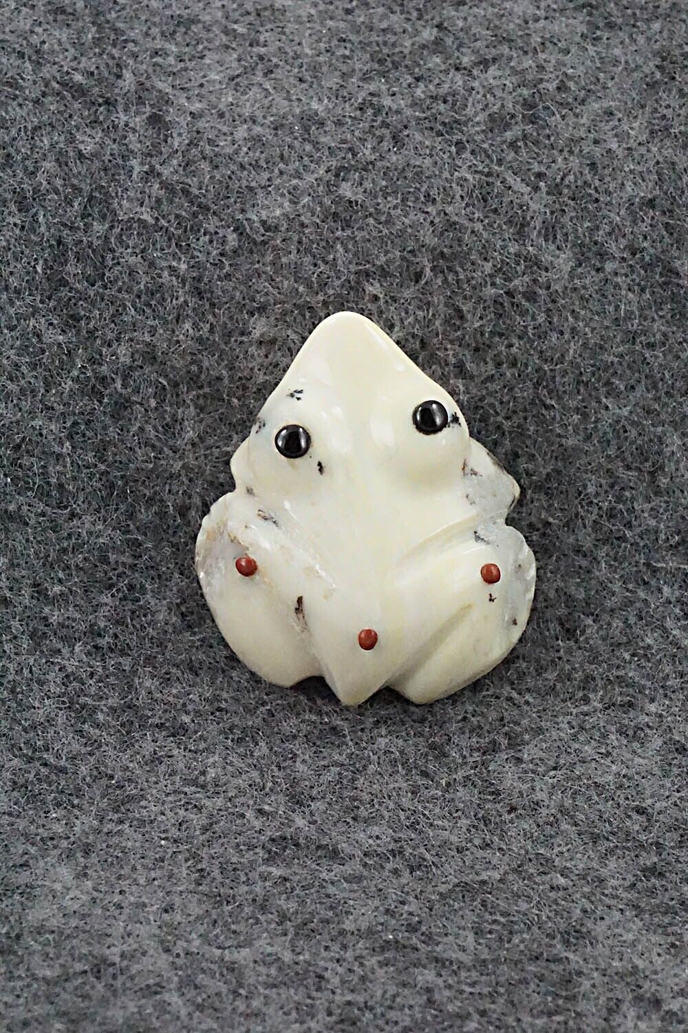 Frog Zuni Fetish Carving - Gordon Poncho